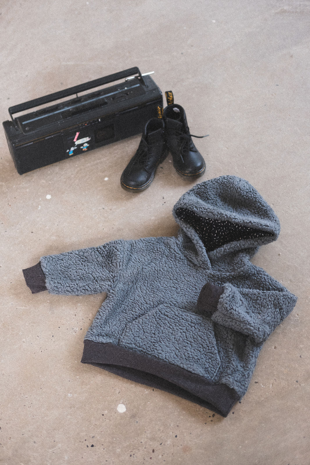 Outdoor Hoodie aus Teddyfell "Dunkelgrau Sprinkles"