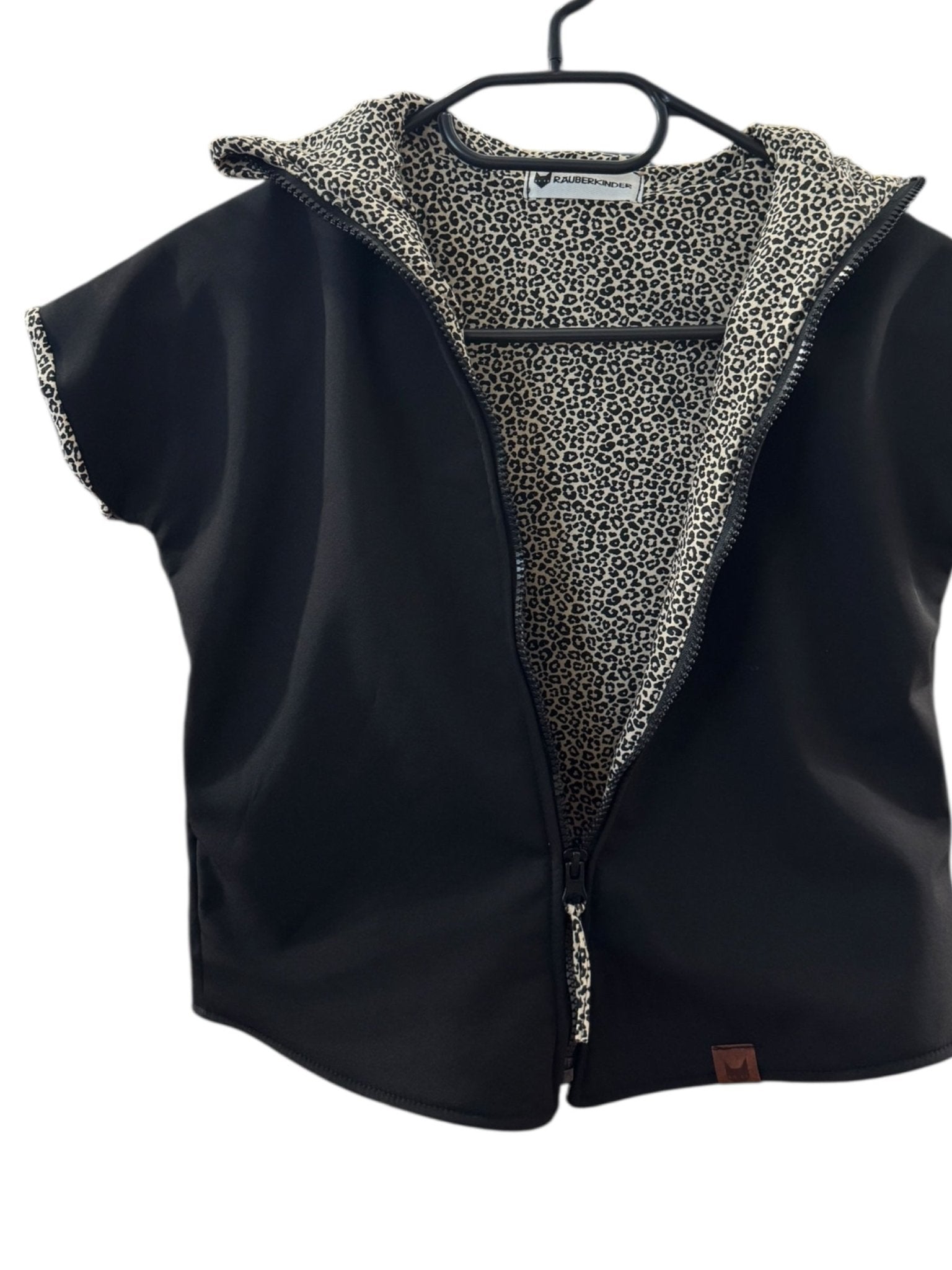 Einzelstück / Oversize - Weste aus Softshell Anthrazit/Leo, Größe 86/92 - Räuberkinder