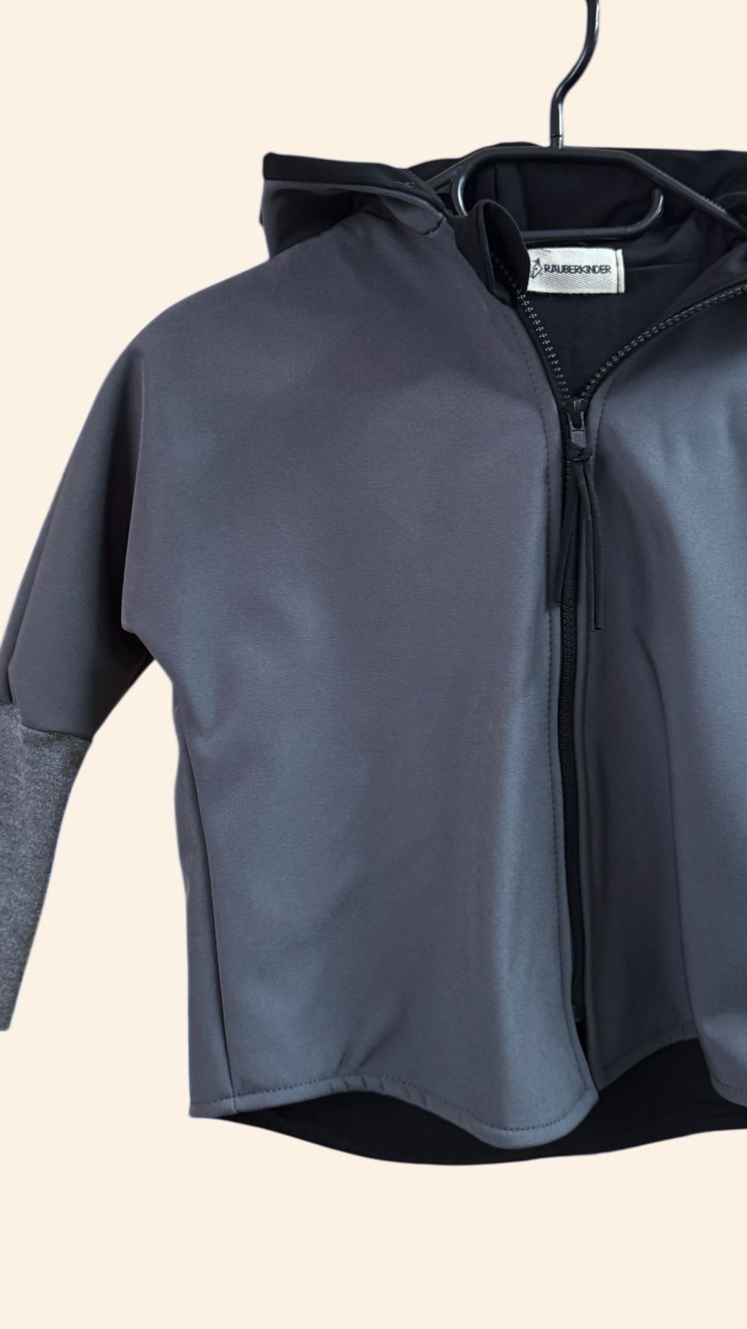 Einzelstück / Softshelljacke / Grau / Schwarz / Größe 86/92 - Räuberkinder