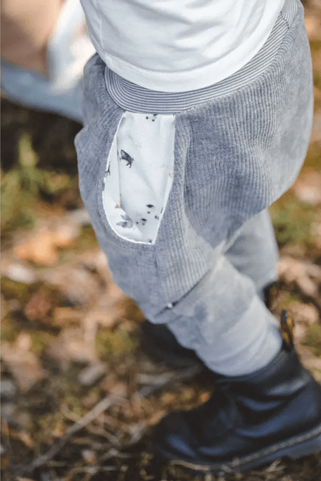 Knickerbocker Kinder in Grau / Bauernhof - Knickerbocker - Räuberkinder 5