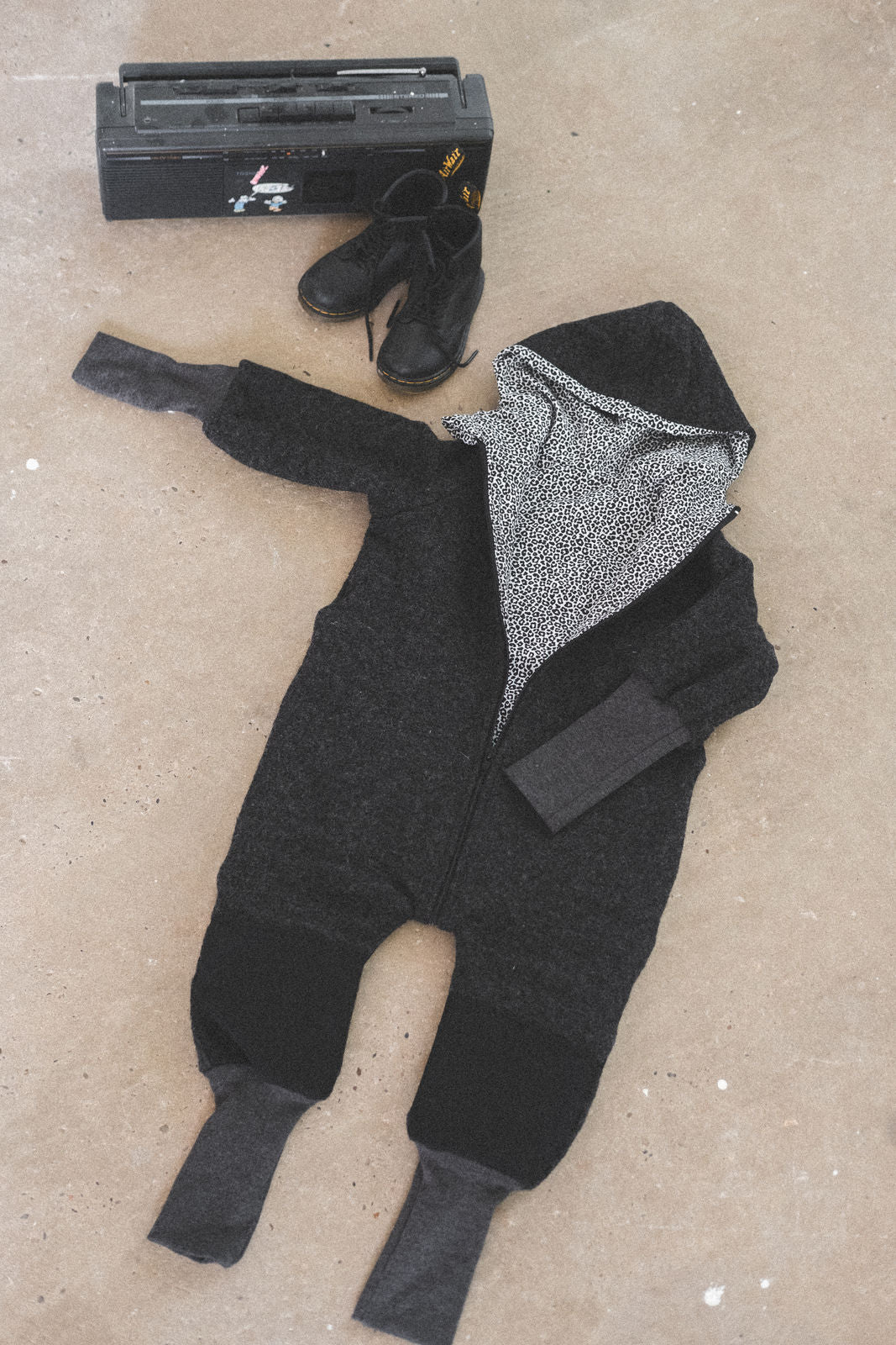 Matschkind Wollwalkoverall Anthrazit / Leo - Räuberkinder