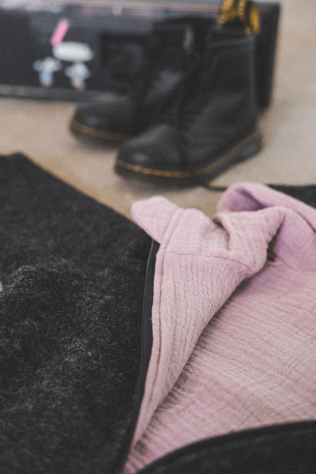 Matschkind Wollwalkoverall Anthrazit / Musselin Rosa - Räuberkinder