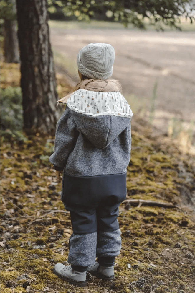 Matschkind Wollwalkoverall Kinder Grau mit Feldblumen - Räuberkinder 1
