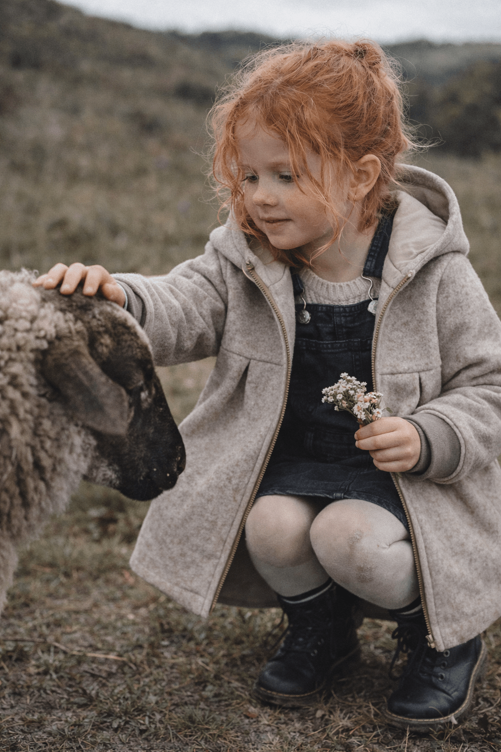 Merinofleece Mantel in A - Linie mit Kapuze - Taupe / Musselin Sand - Räuberkinder