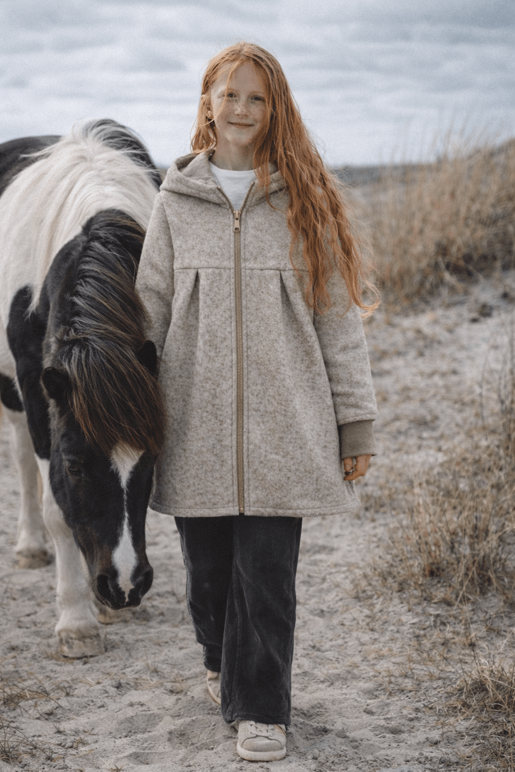 Merinofleece Mantel in A - Linie mit Kapuze - Taupe / Musselin Sand - Räuberkinder