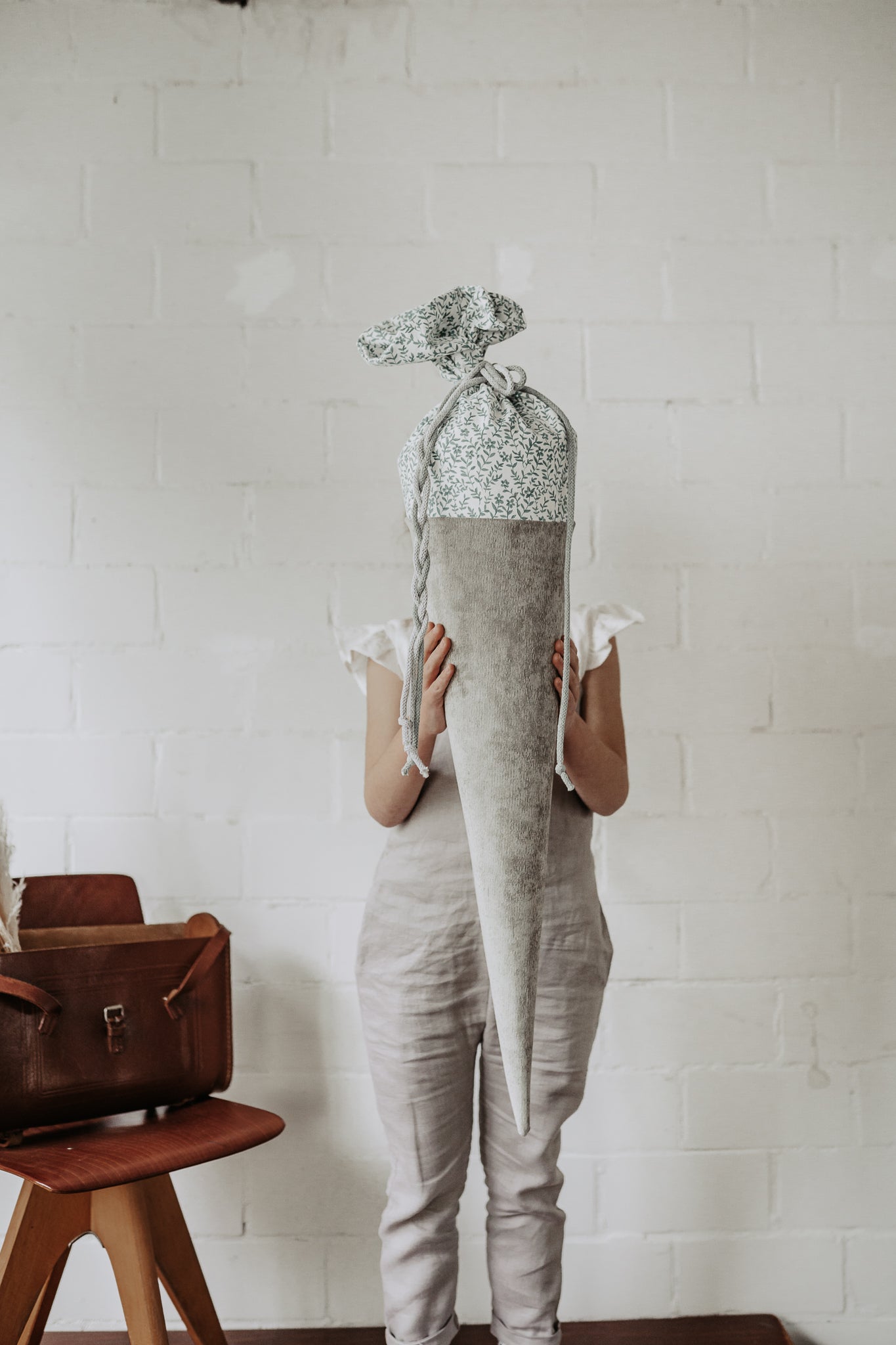 Schultüte aus Feincord Blumenranken / Mint - Räuberkinder