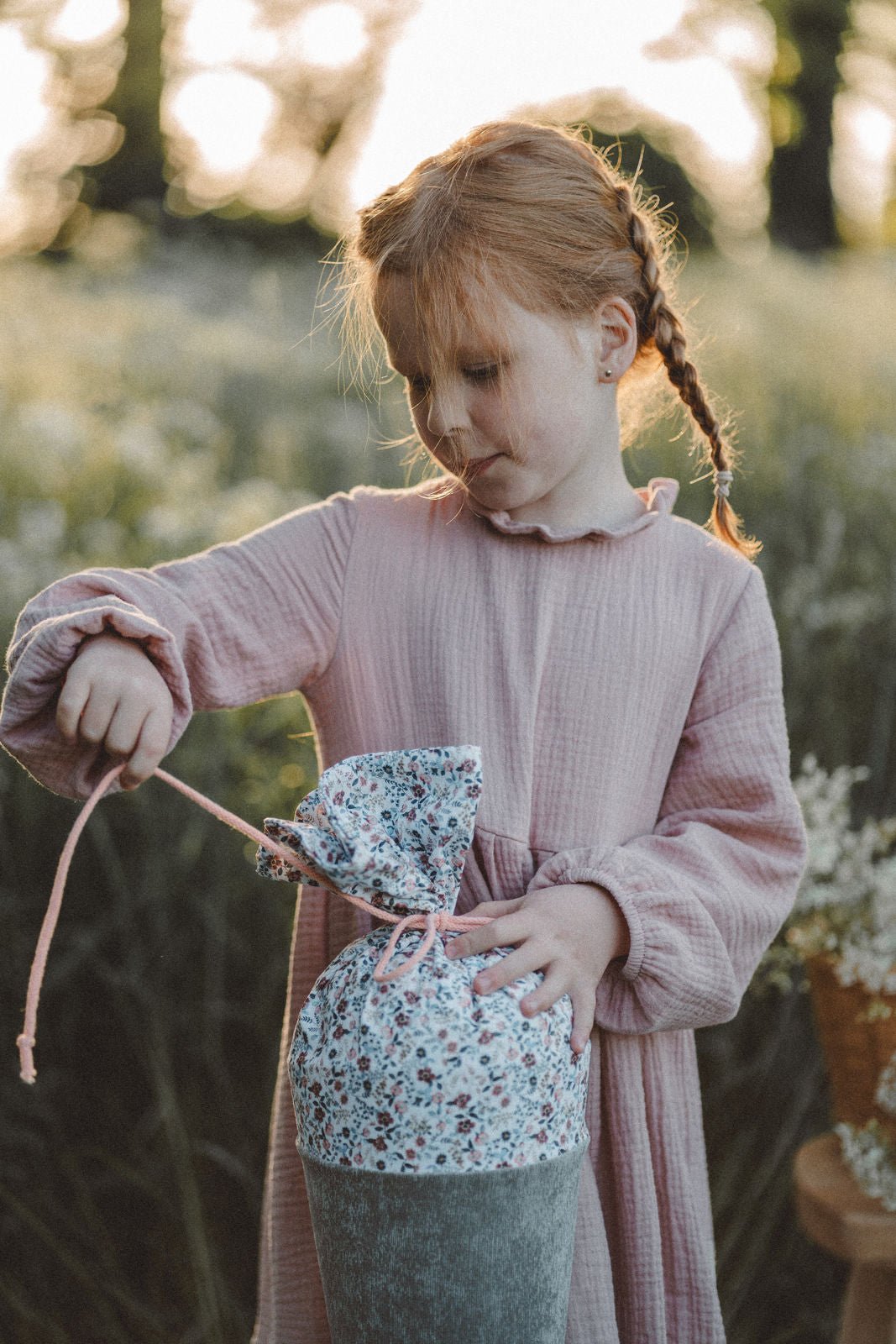 Schultüte aus Feincord Blumenwiese / Mint - Räuberkinder