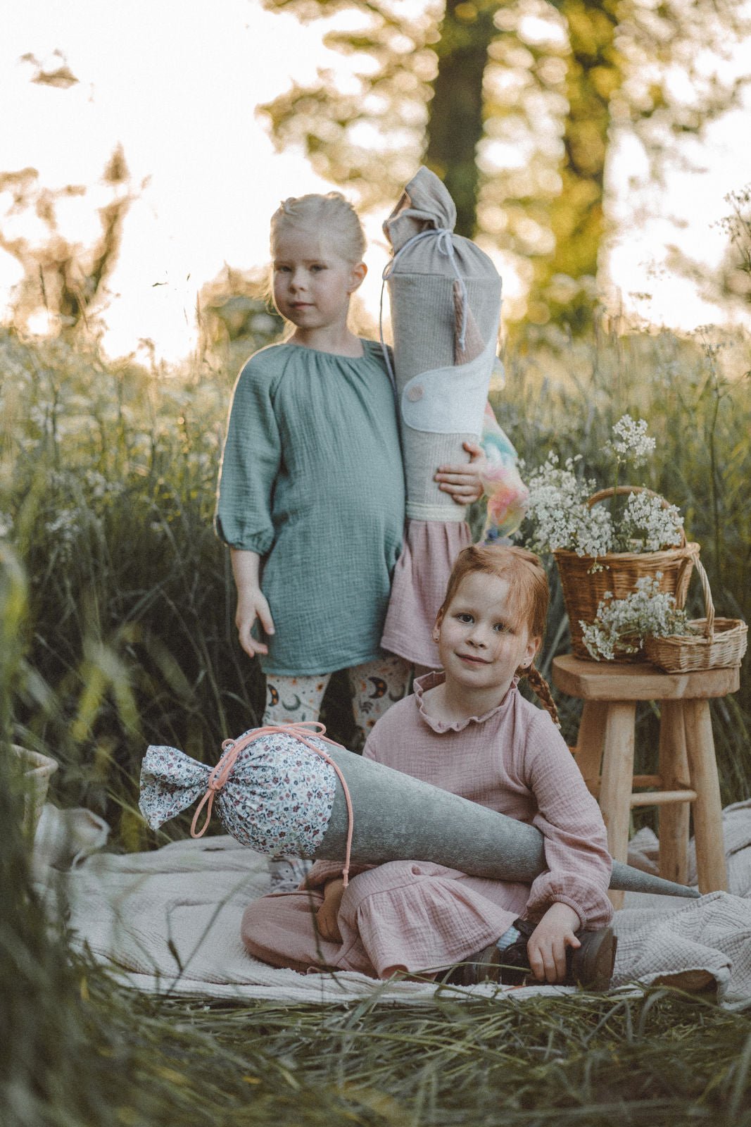 Schultüte aus Feincord Blumenwiese / Mint - Räuberkinder