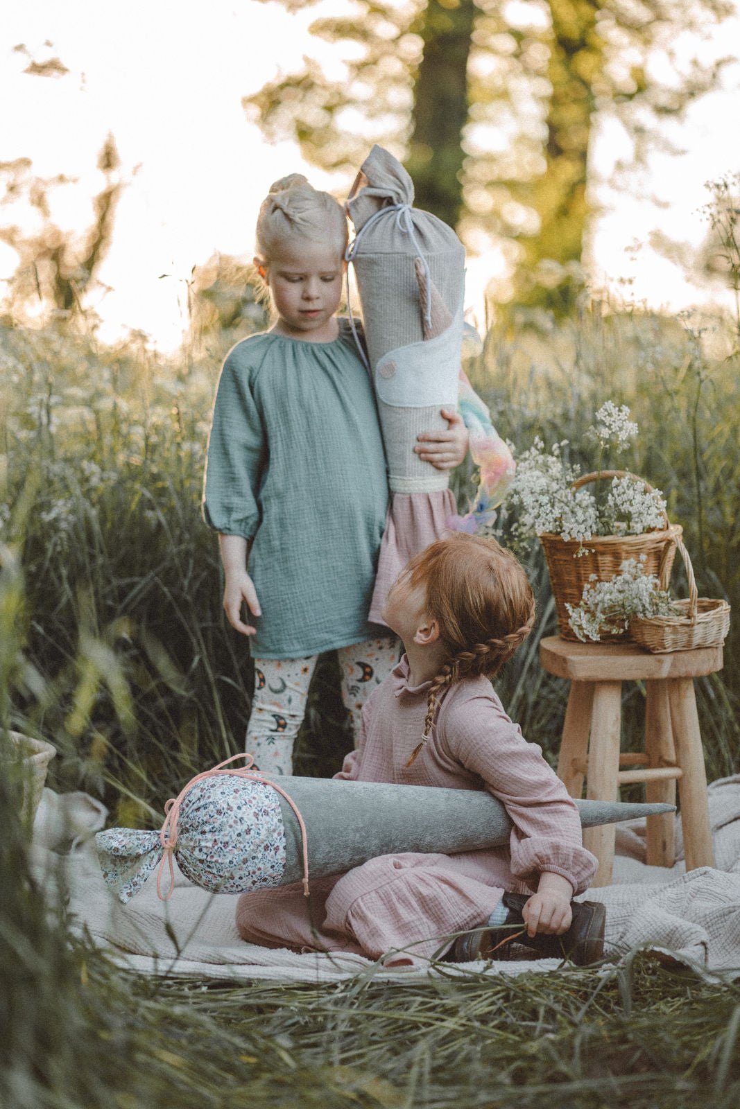 Schultüte aus Feincord Blumenwiese / Mint - Räuberkinder