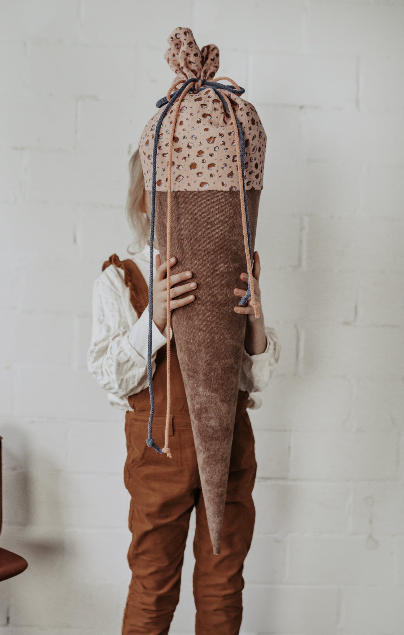 Schultüte aus Feincord Leoprint/ Nude - Räuberkinder