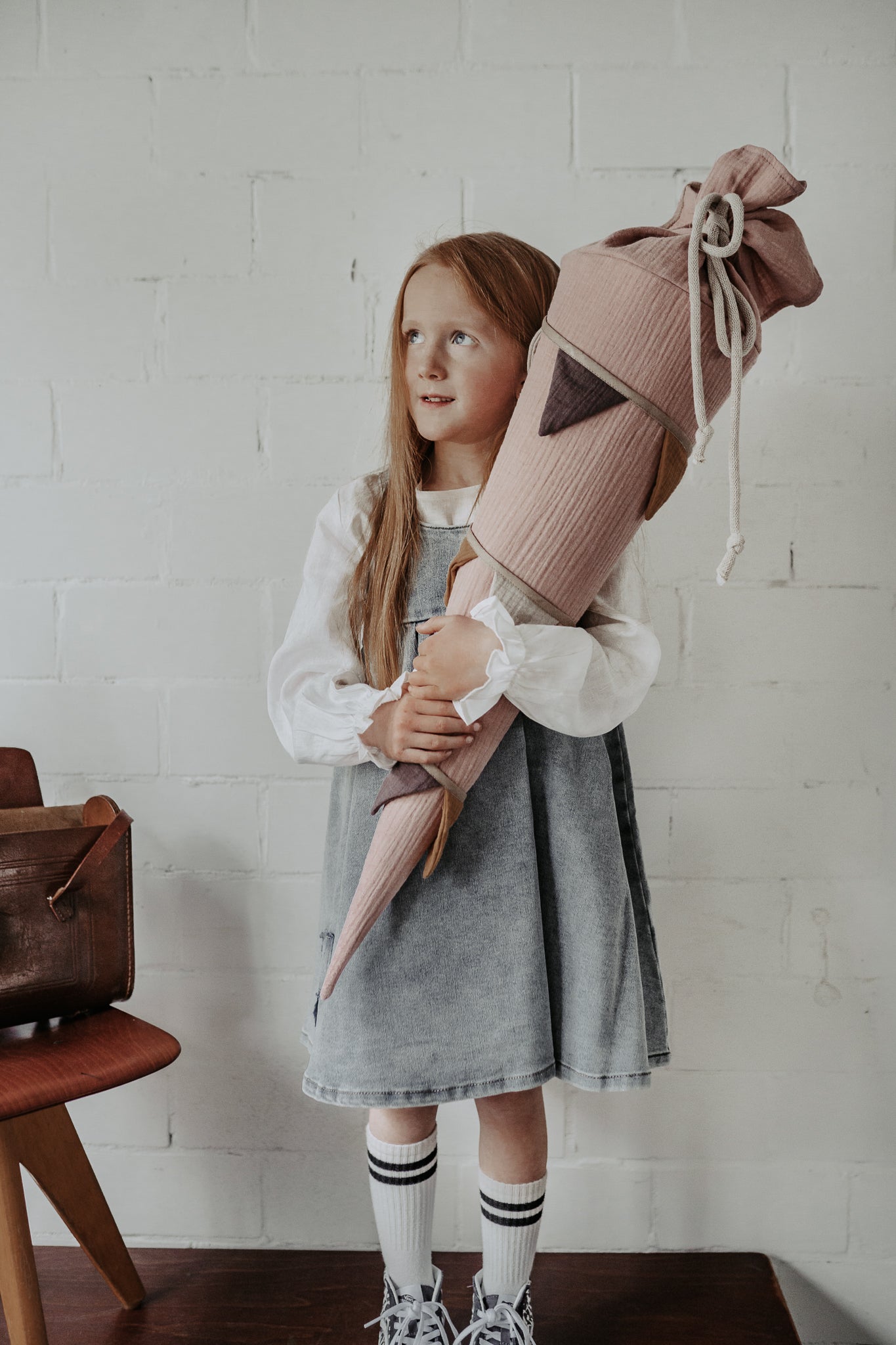 Schultüte aus Musselin Altrosa mit Wimpelkette - Räuberkinder