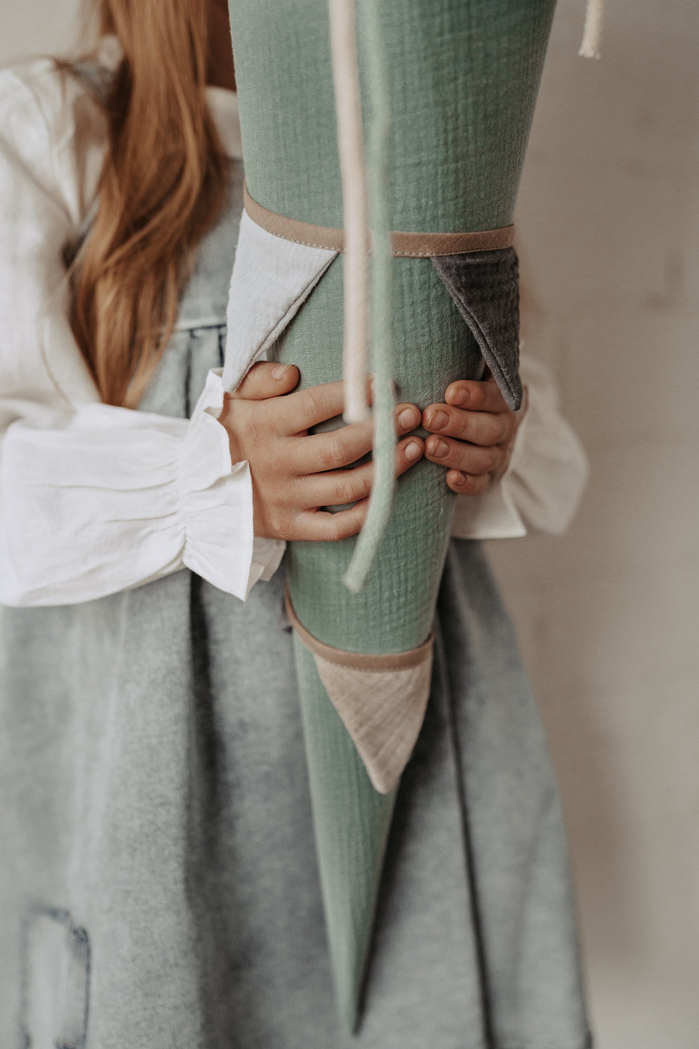 Schultüte aus Musselin Mint mit Wimpelkette - Räuberkinder