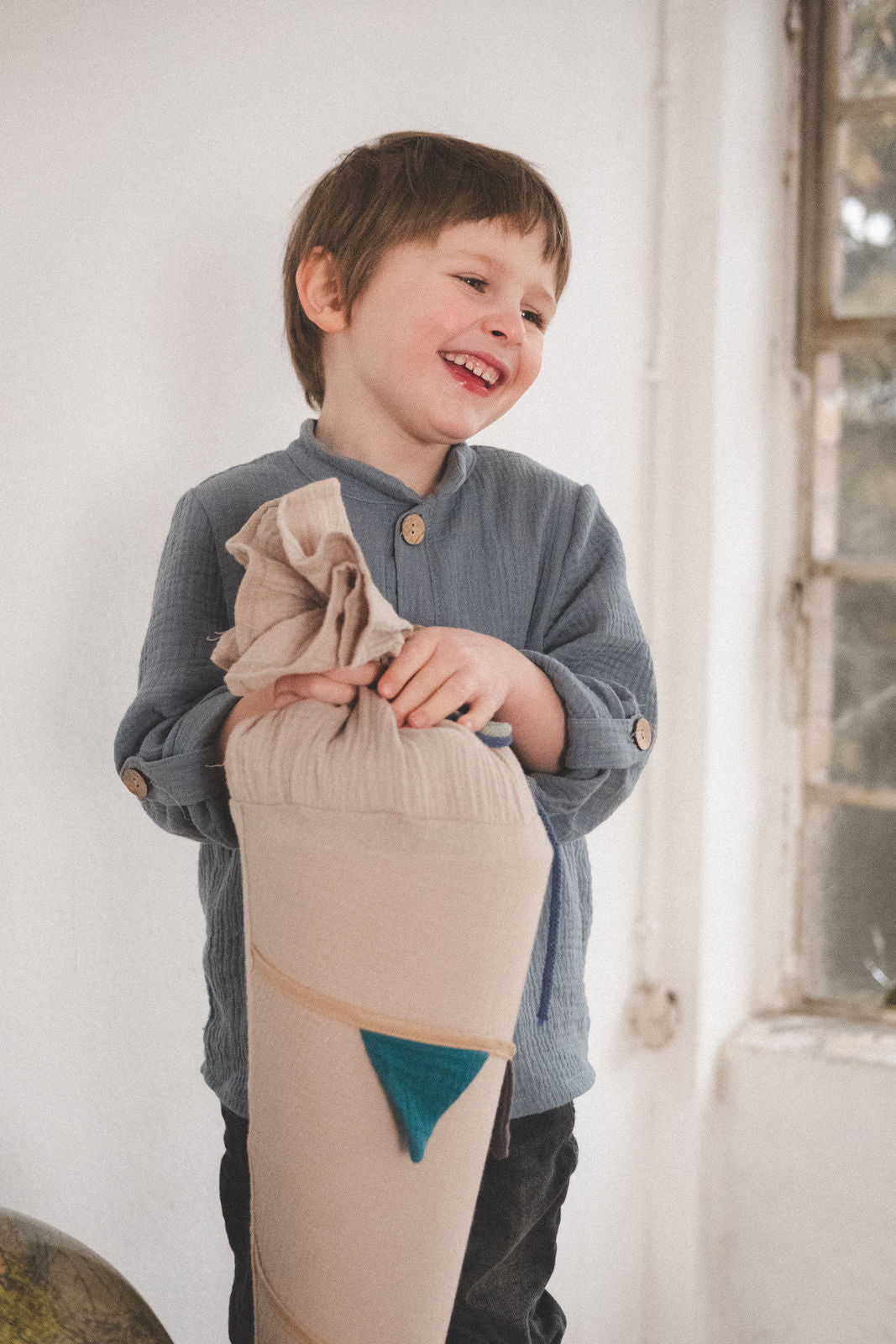 Schultüte aus Musselin Sand mit Wimpelkette Mint - Petrol - Grau - Räuberkinder