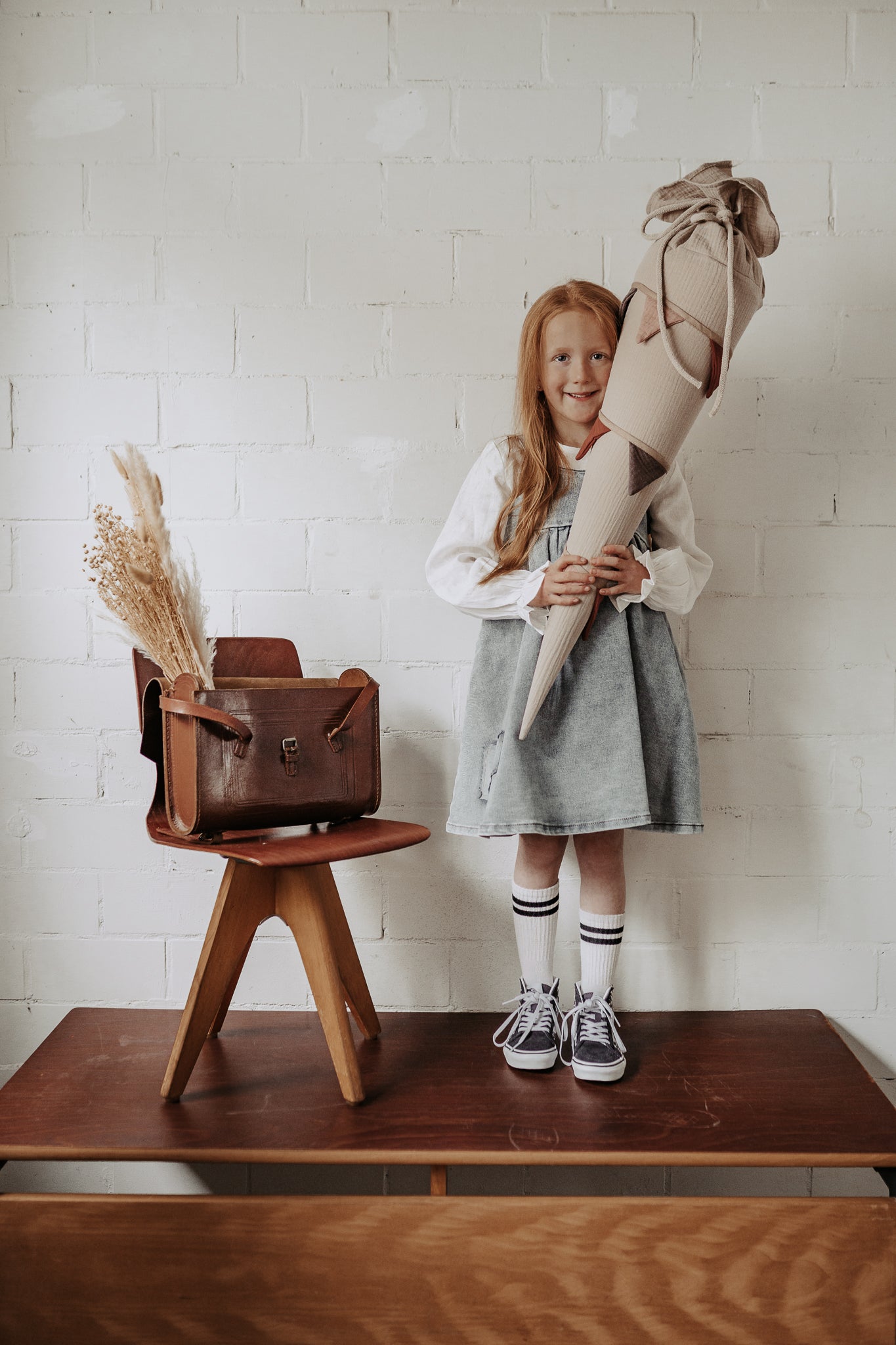 Schultüte aus Musselin Sand mit Wimpelkette Rost - Taupe - Altrosa - Räuberkinder