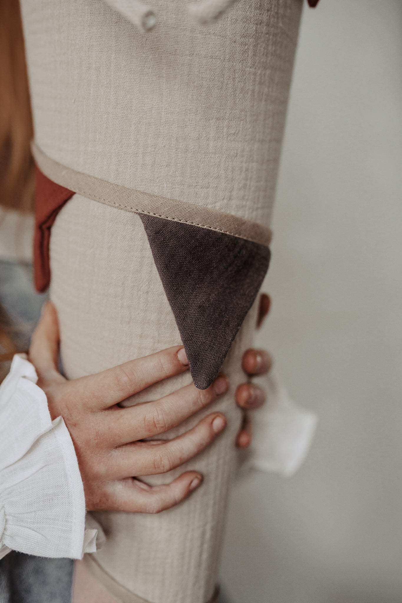 Schultüte aus Musselin Sand mit Wimpelkette Rost - Taupe - Altrosa - Räuberkinder