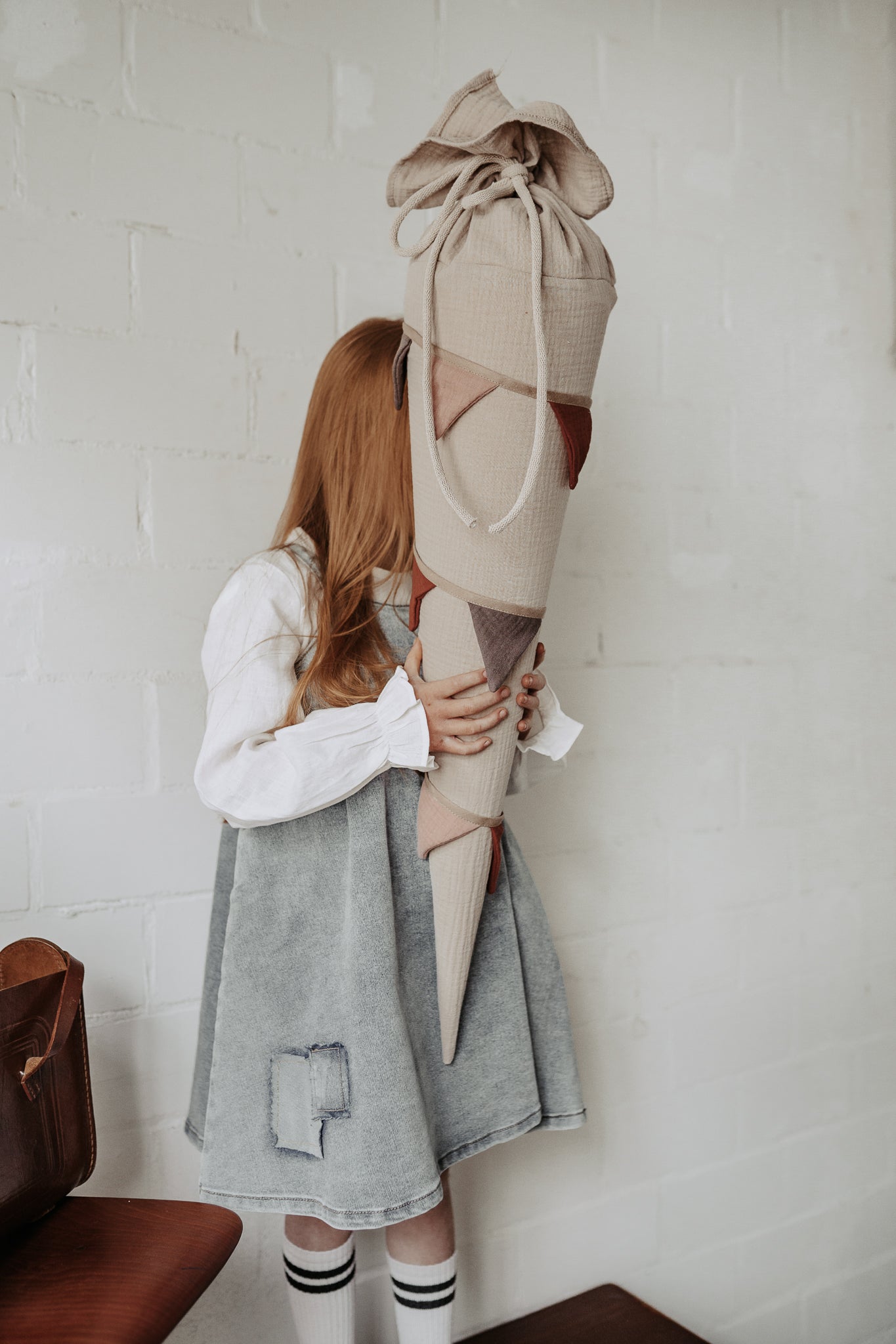 Schultüte aus Musselin Sand mit Wimpelkette Rost - Taupe - Altrosa - Räuberkinder