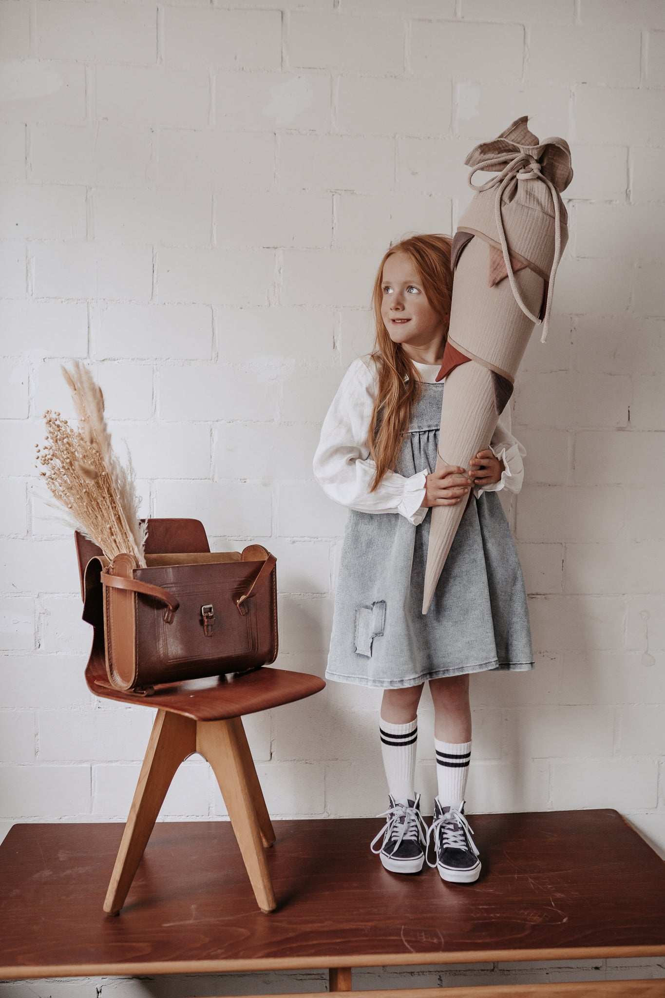 Schultüte aus Musselin Sand mit Wimpelkette Rost - Taupe - Altrosa - Räuberkinder