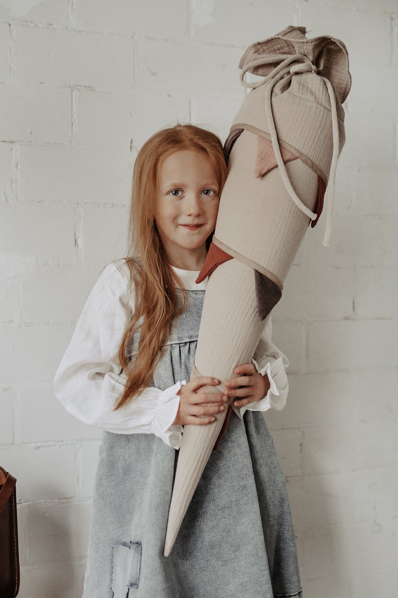 Schultüte aus Musselin Sand mit Wimpelkette Rost - Taupe - Altrosa - Räuberkinder