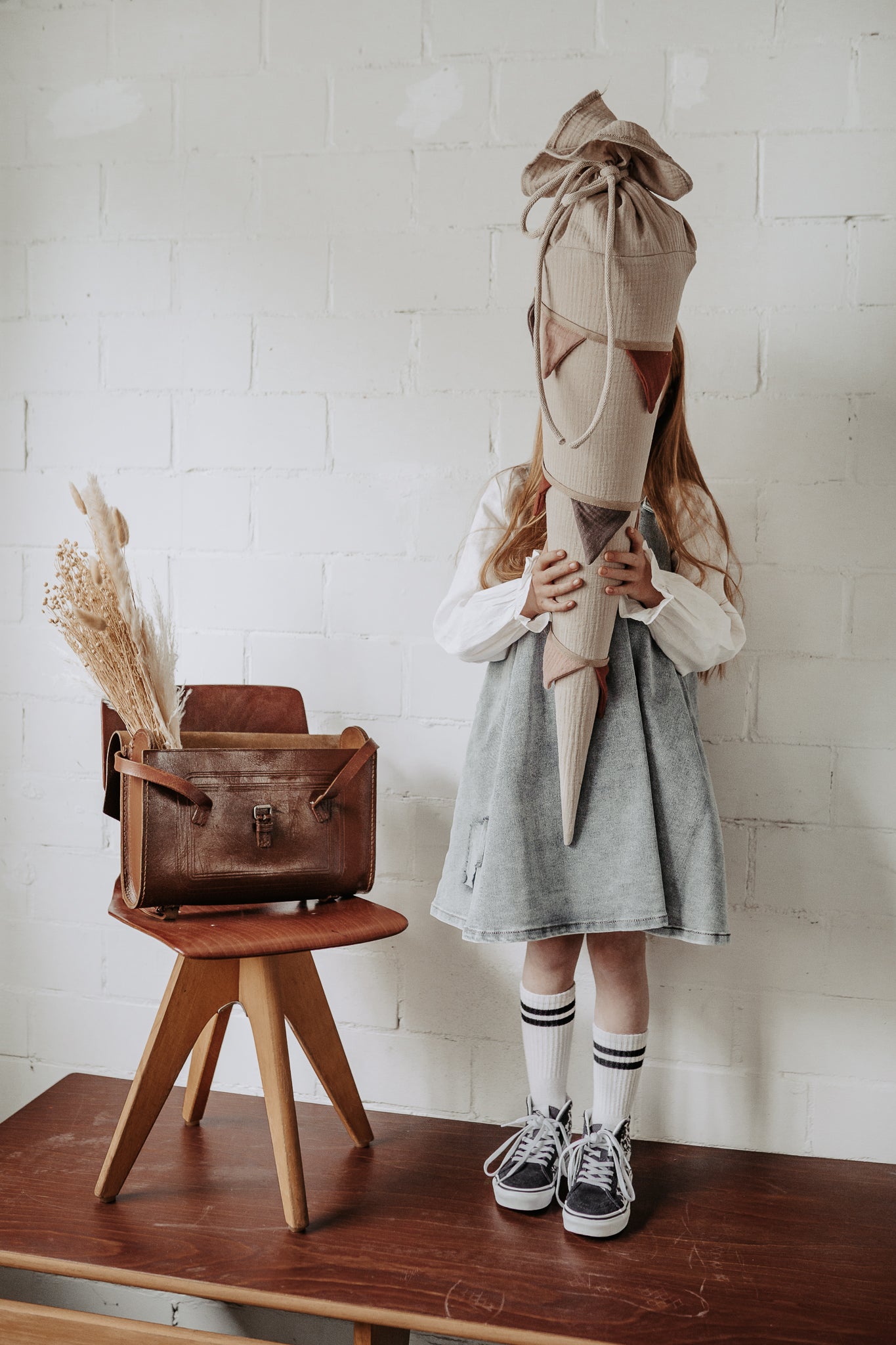 Schultüte aus Musselin Sand mit Wimpelkette Rost - Taupe - Altrosa - Räuberkinder