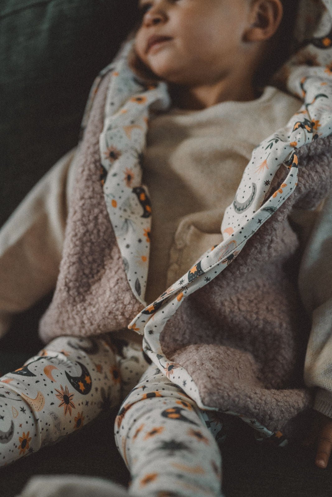 Teddyweste aus Bouclé - Rosa x Boho Mond - Räuberkinder