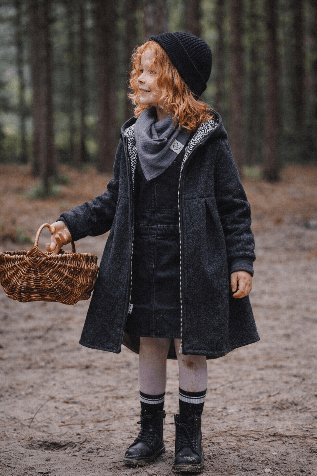 Wollwalk Mantel in A - Linie mit Kapuze - Anthrazit / Leo - Räuberkinder