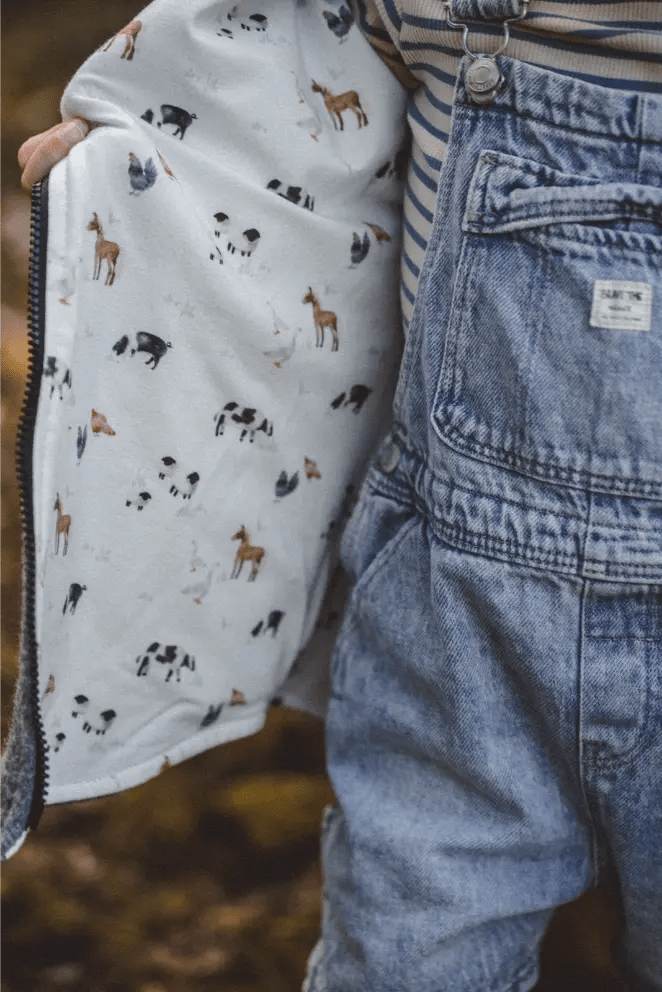 Wollwalk Oversize Jacke Kinder Grau mit Bauernhof - Räuberkinder 3