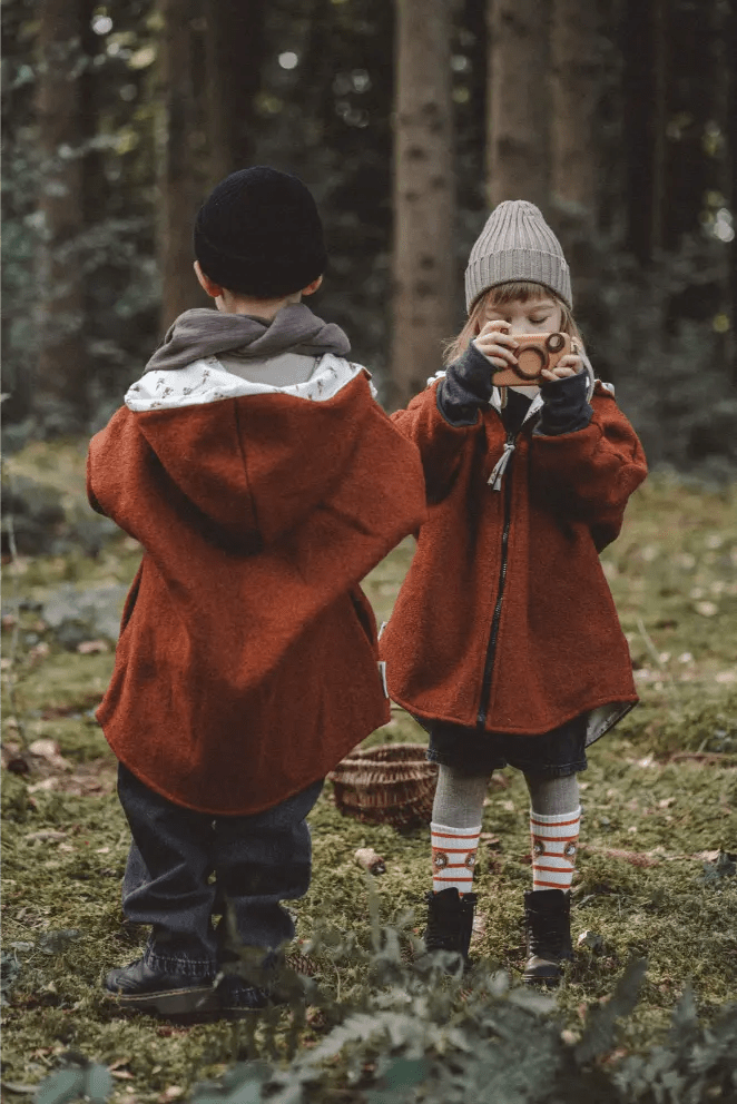 Wollwalk Oversize Jacke Kinder Rost mit Wichtel - Räuberkinder 1