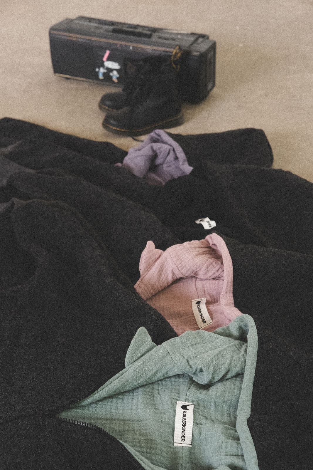 Wollwalkjacke Anthrazit / Musselin Eukalyptus - Räuberkinder