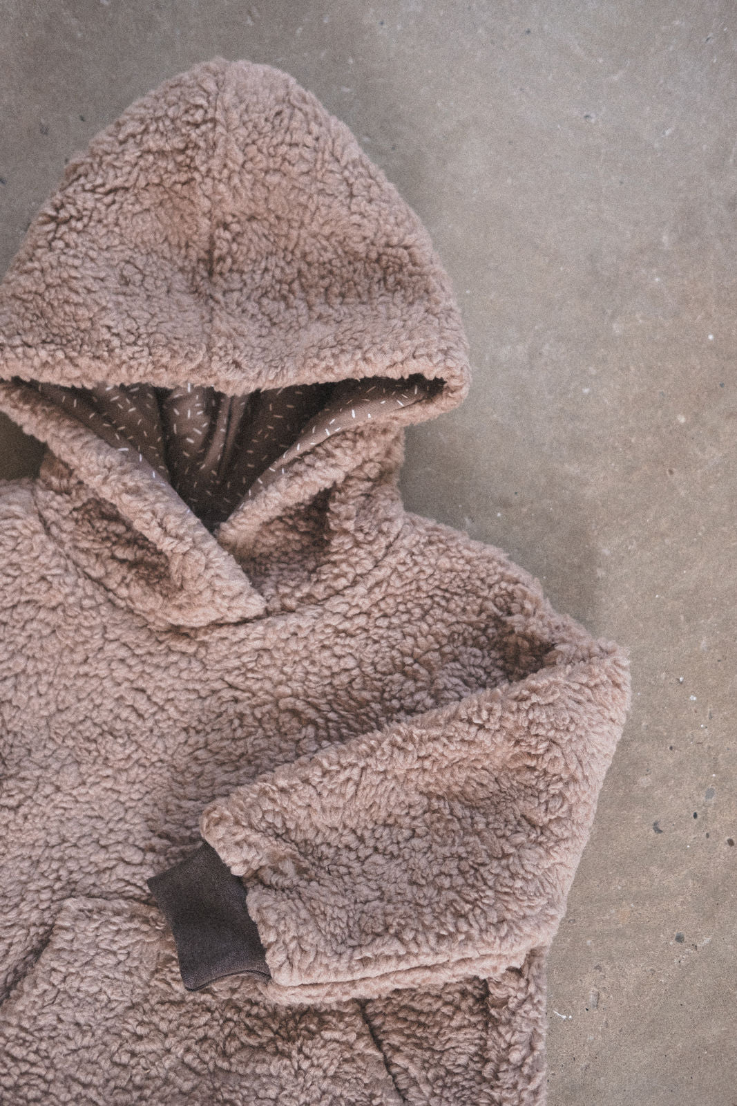 Outdoor Hoodie aus Teddyfell "Sand Sprinkles"