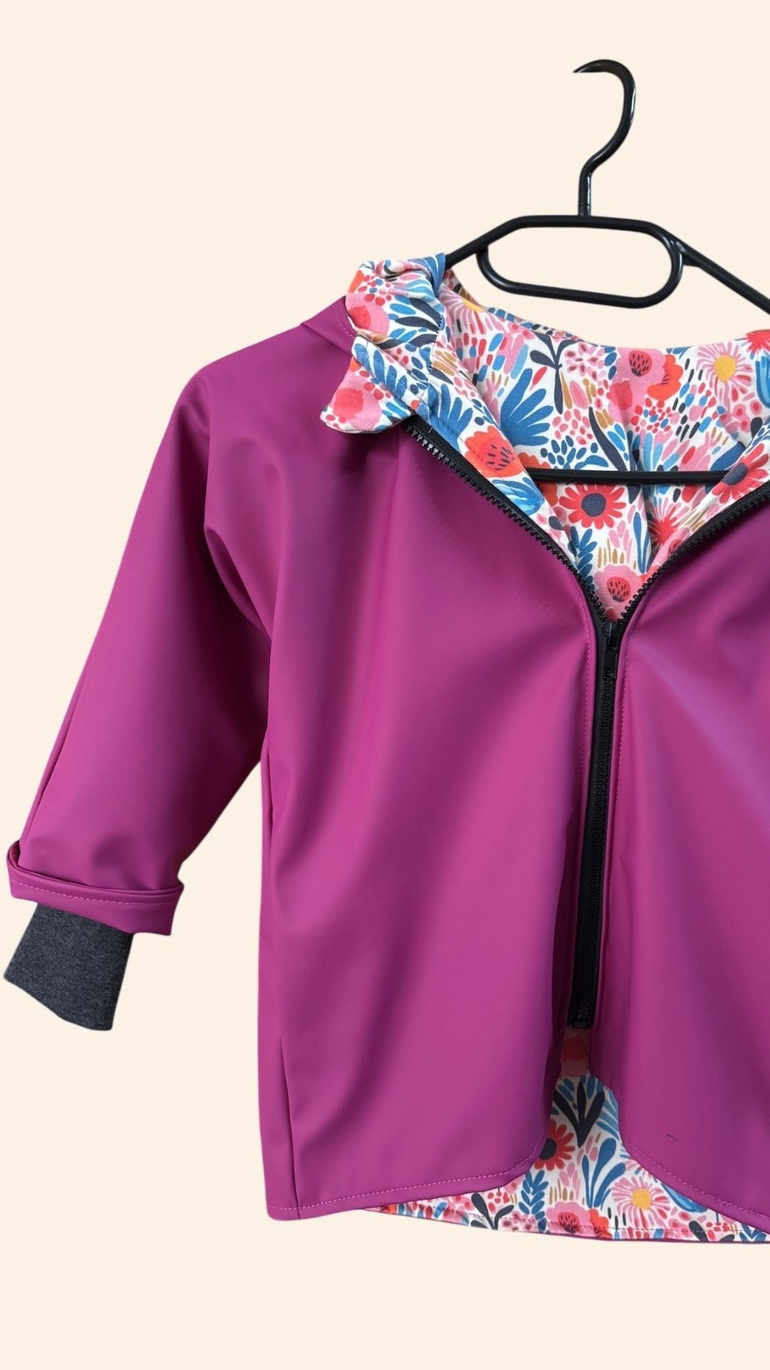 B - Ware / Regenjacke Beere / Blumen "bunt" / Größe 98/104 - Räuberkinder