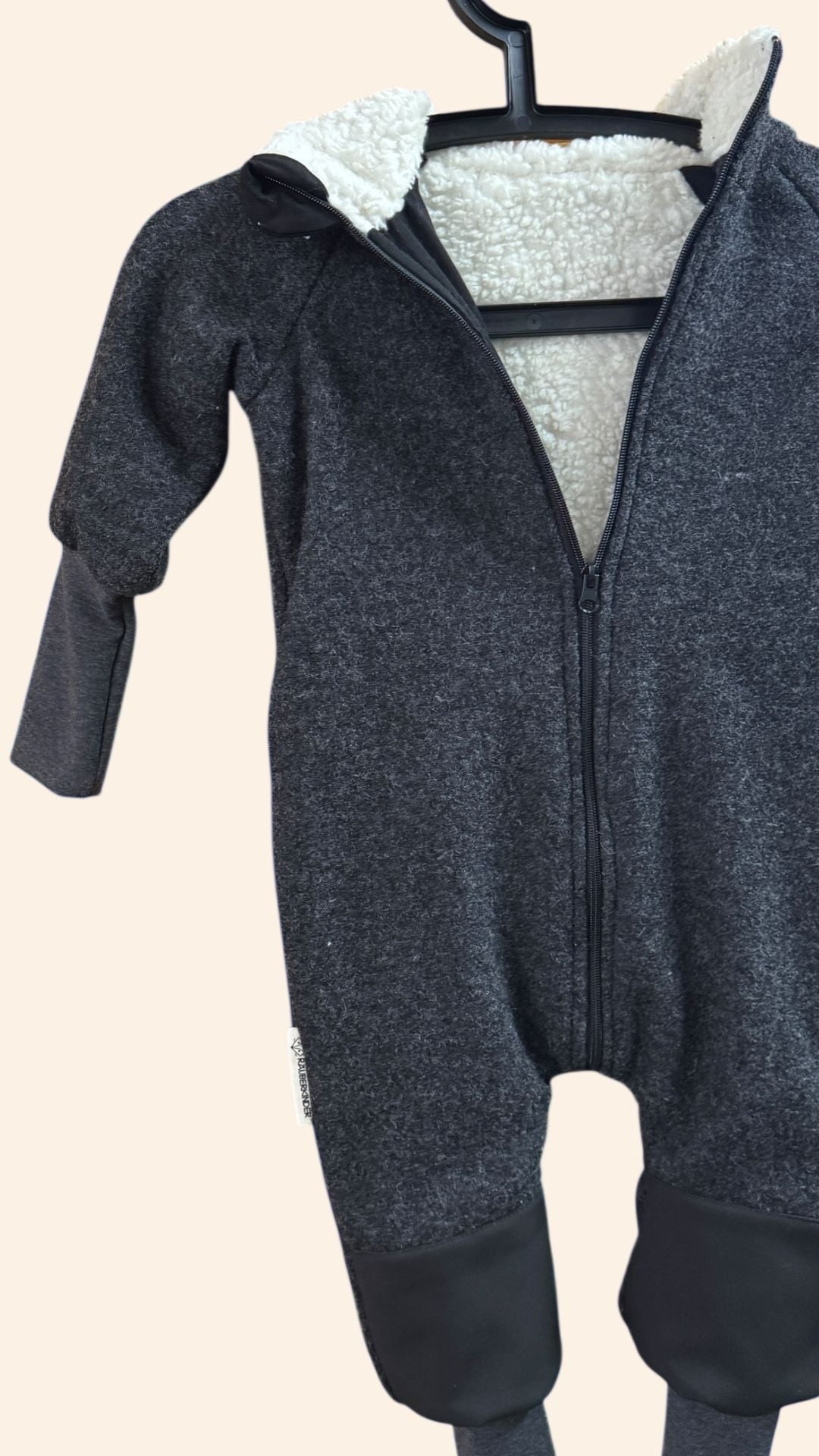 B - Ware / Wollwalkoverall / Anthrazit / Teddyfell / Softshell an Knien & Po / Größe 86/92 - Räuberkinder