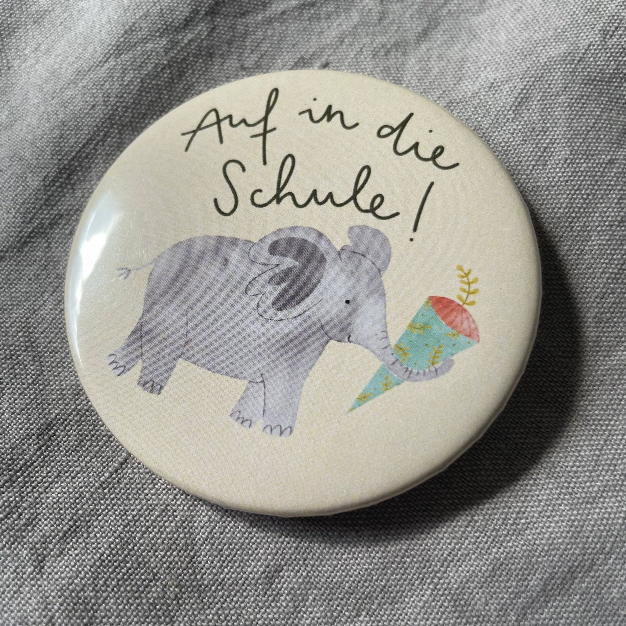 Button "Auf in die Schule" Elefant, Einschulung, Schultüte  - Räuberkinder 3