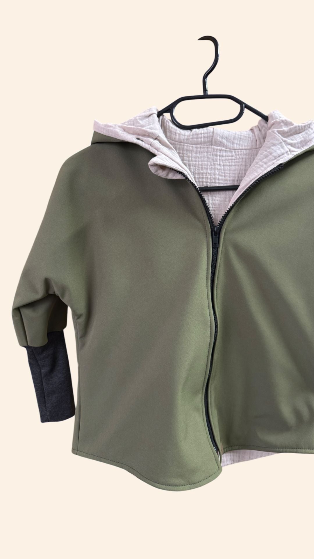 Einzelstück / Softshelljacke / Olive / Musselin Sand / Größe 98/104 - Räuberkinder