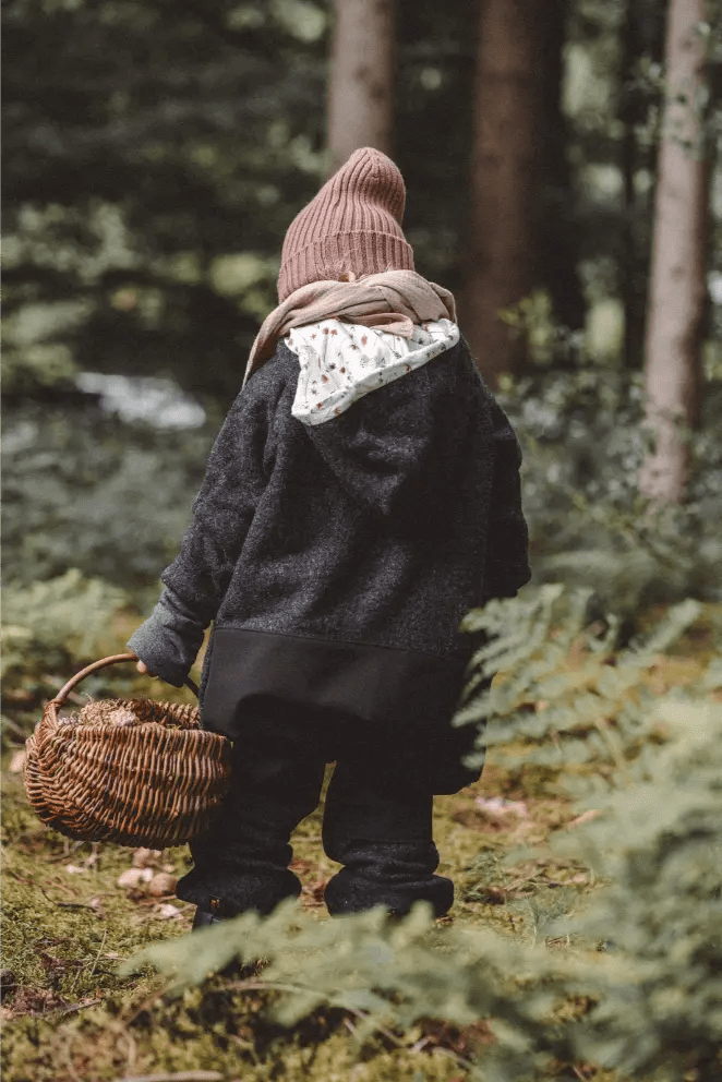 Matschkind Wollwalkoverall Kinder Anthrazit mit Kornblume - Räuberkinder 1