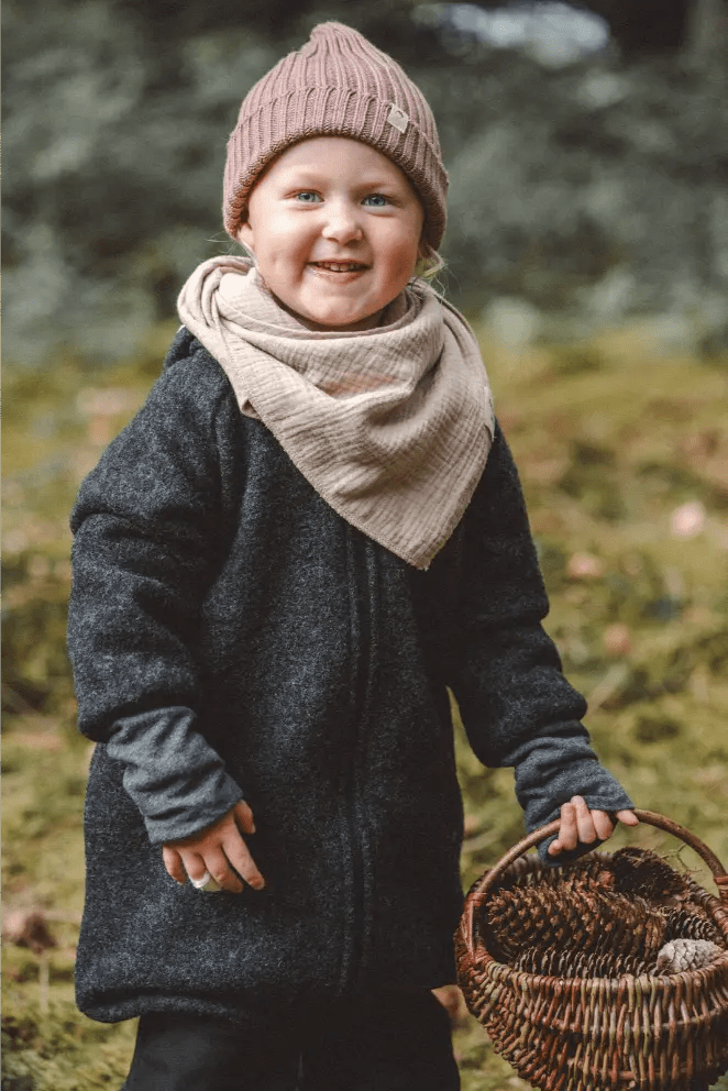 Matschkind Wollwalkoverall Kinder Anthrazit mit Kornblume - Räuberkinder 3
