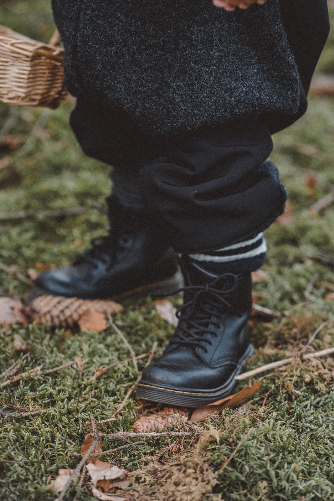 Matschkind Wollwalkoverall Kinder Anthrazit mit Skaterboy - Overall - Räuberkinder 2
