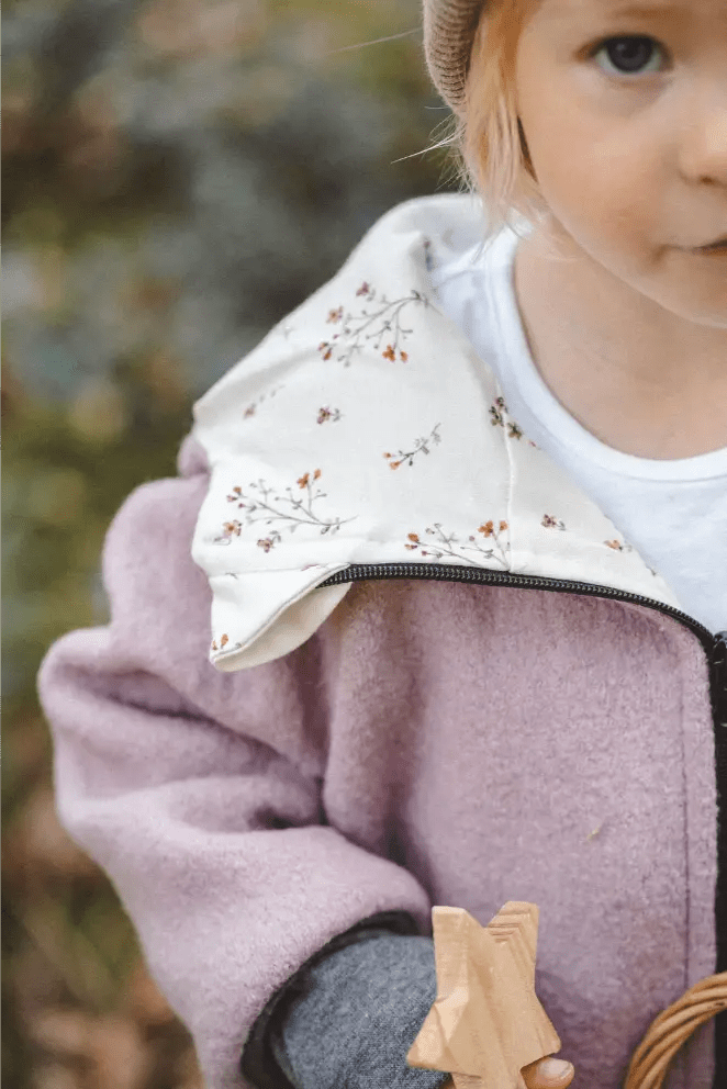 Matschkind Wollwalkoverall Kinder Rosa mit Wiesenblumen - Räuberkinder 5