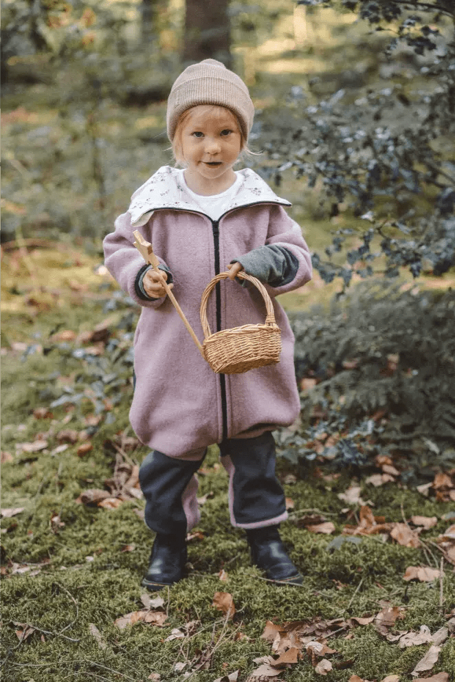 Matschkind Wollwalkoverall Kinder Rosa mit Wiesenblumen - Räuberkinder 2