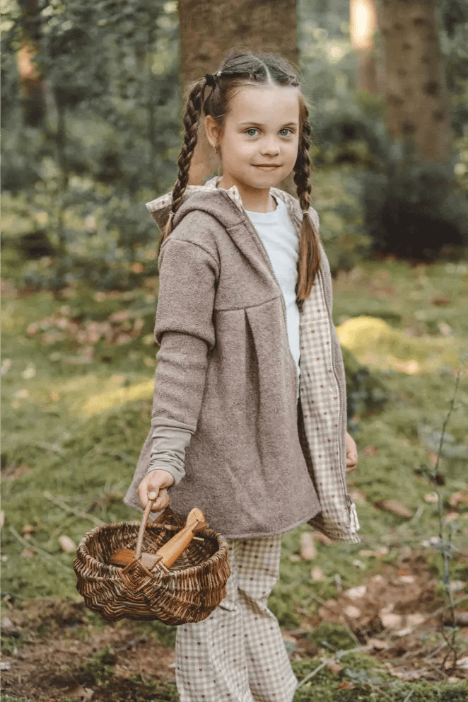 Wollwalk Mantel Kinder in A-Linie mit Kapuze Taupe und Herzen Karo - Räuberkinder 1