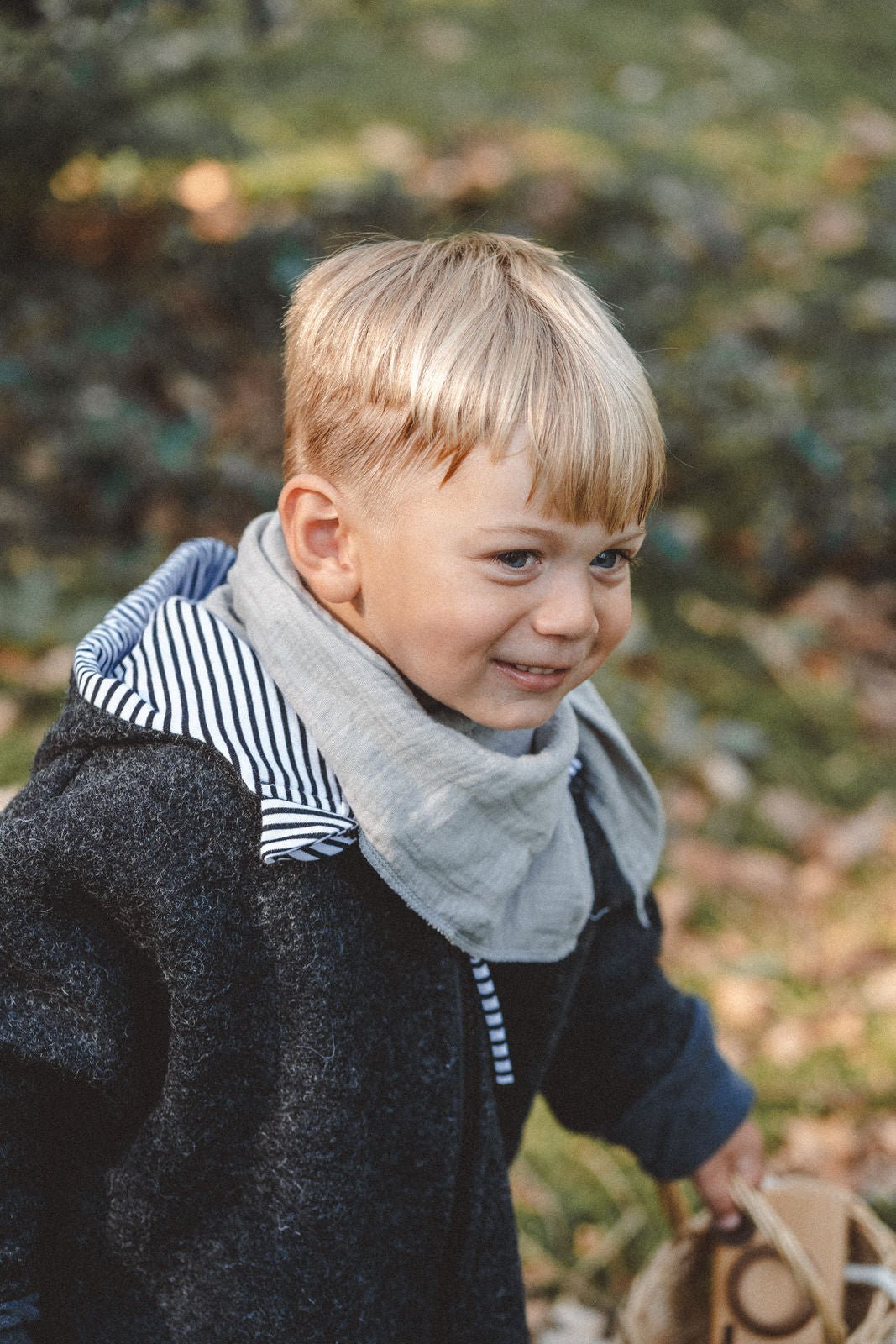 Wollwalk Oversize Jacke Kinder Anthrazit mit Streifen Schwarz - Räuberkinder 4