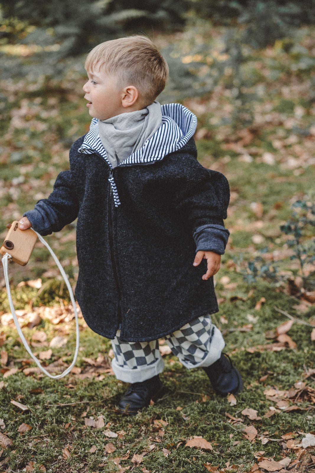 Wollwalk Oversize Jacke Kinder Anthrazit mit Streifen Schwarz - Räuberkinder 2