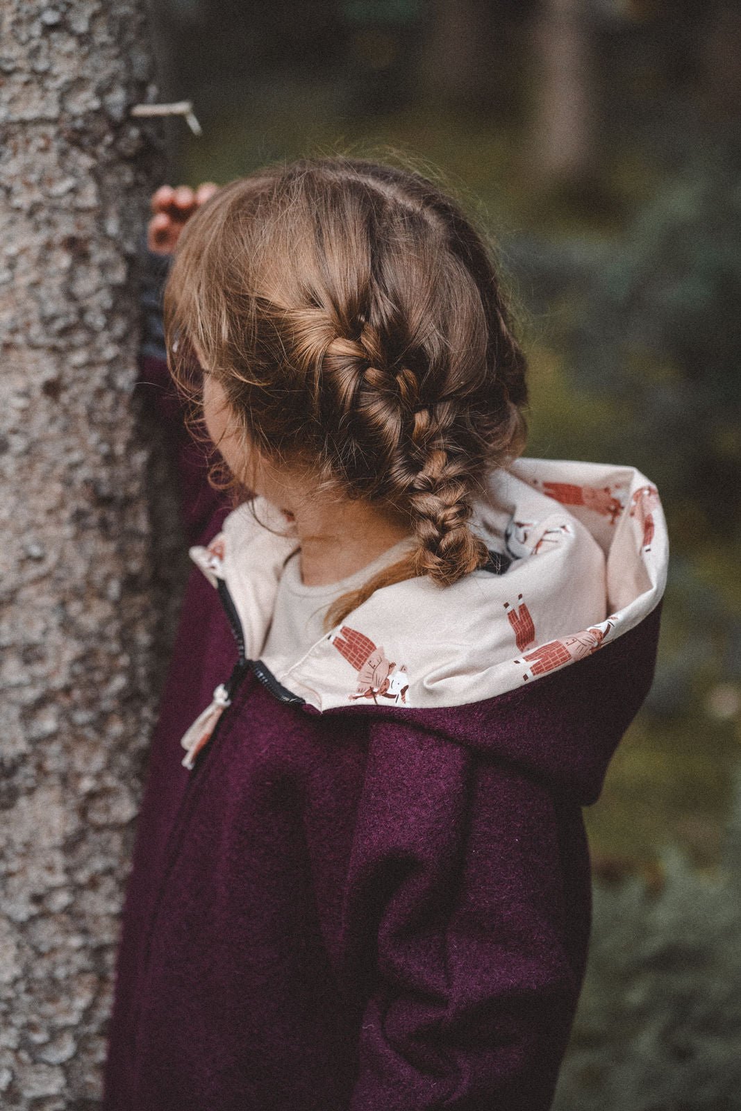 Wollwalk Oversize Jacke Kinder Bordeaux mit Esel - Räuberkinder 4