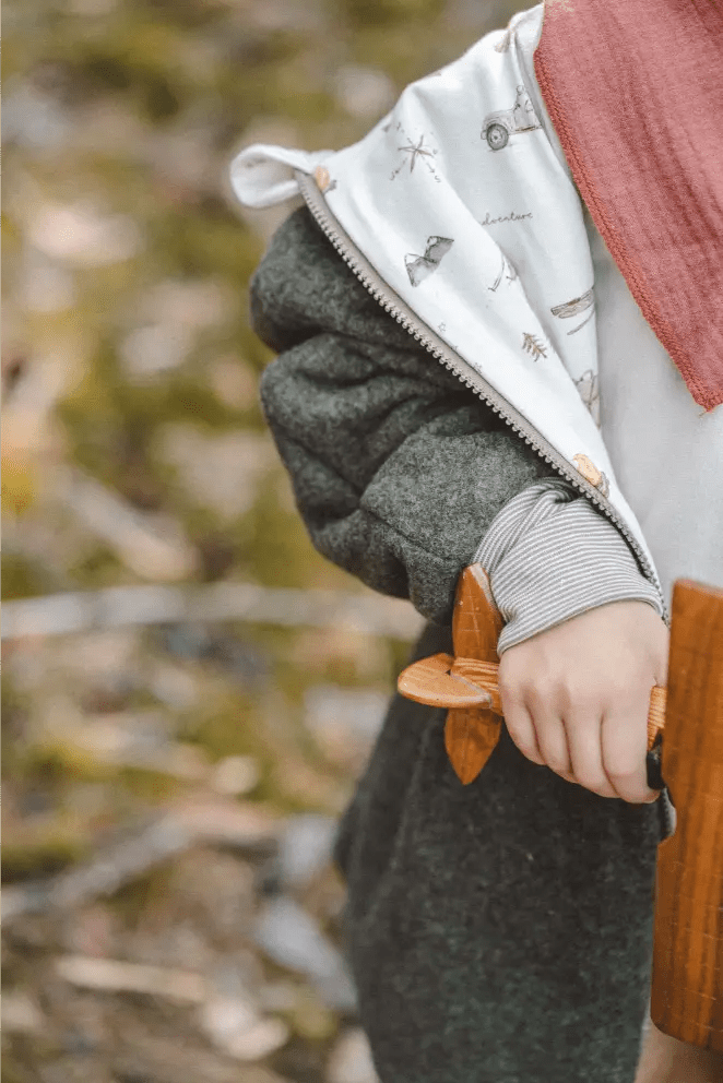 Wollwalk Oversize Jacke Kinder Olive mit Camping - Räuberkinder 2