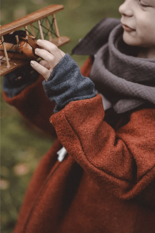 Wollwalk Oversize Jacke Kinder Rost mit Wichtel - Räuberkinder 3