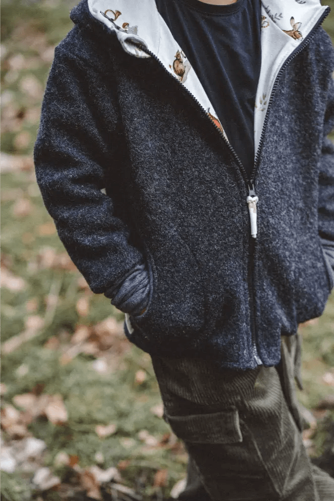 Wollwalkjacke Kinder Kletterkind Anthrazit mit Waldtiere - Räuberkinder 2